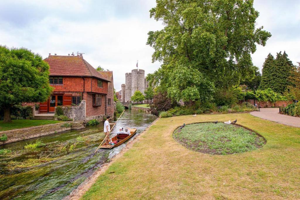 The Most Central Apartment In Canterbury Stunning Interiors, Fully Equipped, City Views And Free Wifi! Εξωτερικό φωτογραφία