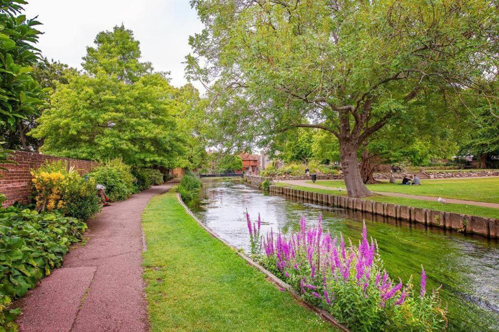 The Most Central Apartment In Canterbury Stunning Interiors, Fully Equipped, City Views And Free Wifi! Εξωτερικό φωτογραφία