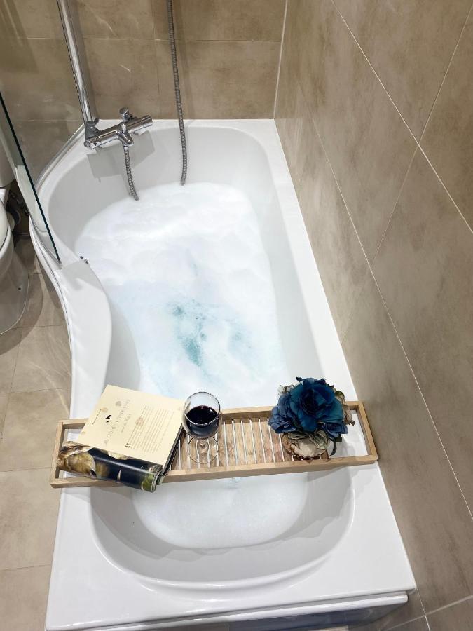 The Most Central Apartment In Canterbury Stunning Interiors, Fully Equipped, City Views And Free Wifi! Εξωτερικό φωτογραφία